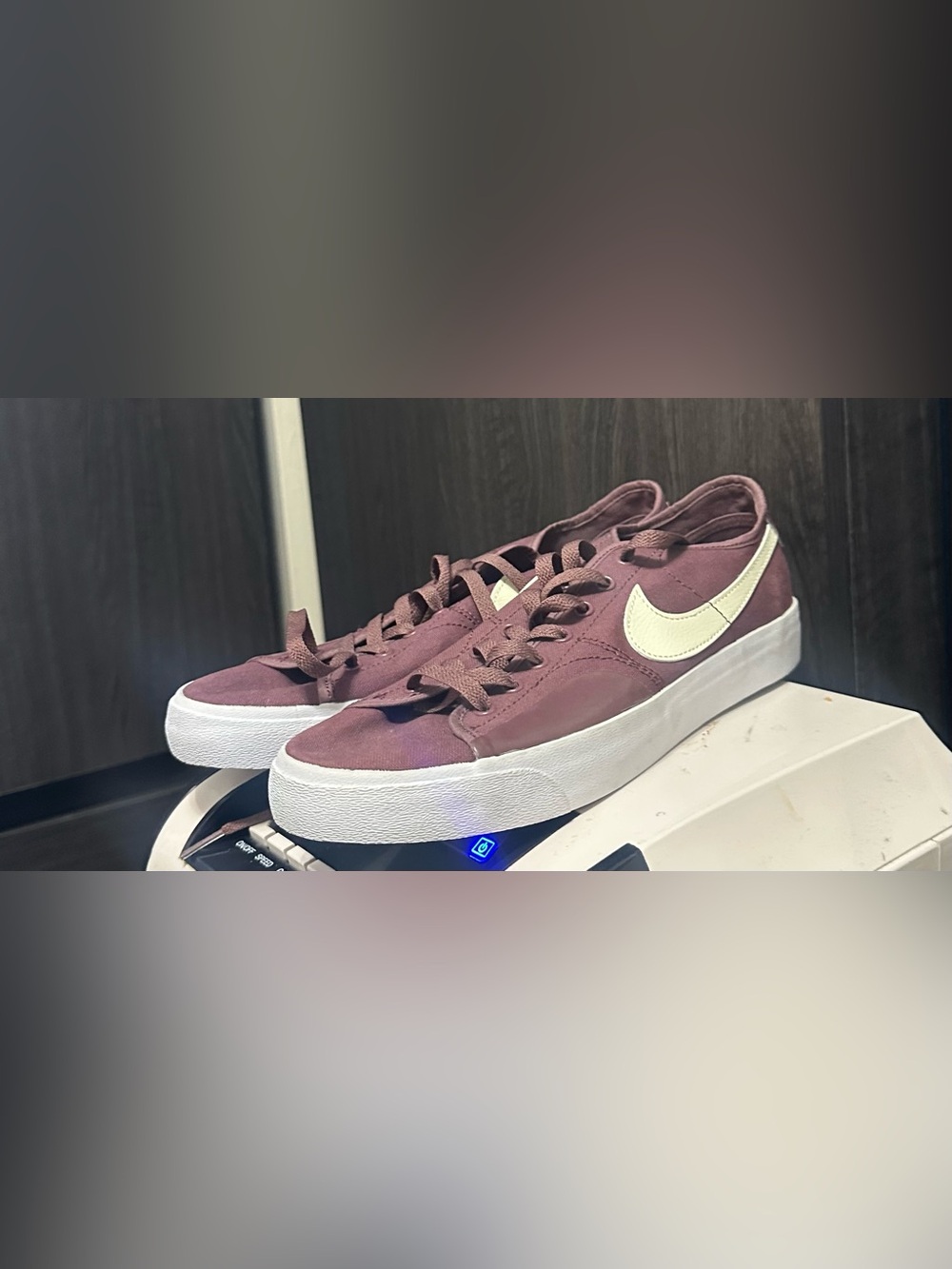 Men’s Nike SB blazer court Low-Top Lace-Up Sneakers in Plum and White